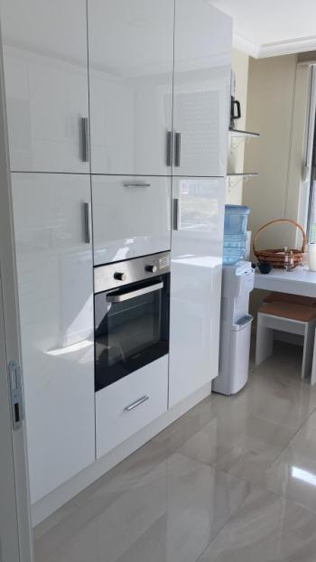 KADIKÖY MERDİVENKÖY ŞAİR ARŞİ CADDESİ ÜZERİNDE GENÇ BİNA GENİŞ 2+1 KİRALIK DAİRE