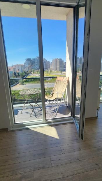 KADIKÖY MERDİVENKÖY ŞAİR ARŞİ CADDESİ ÜZERİNDE GENÇ BİNA GENİŞ 2+1 KİRALIK DAİRE