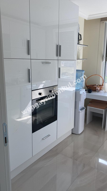 KADIKÖY MERDİVENKÖY ŞAİR ARŞİ CADDESİ ÜZERİNDE GENÇ BİNA GENİŞ 2+1 KİRALIK DAİRE