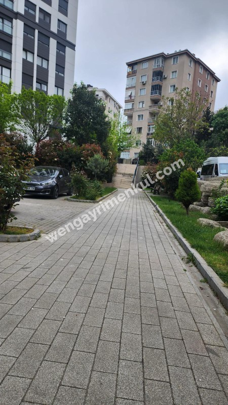 KADIKÖY MERDİVENKÖY ŞAİR ARŞİ CADDESİ ÜZERİNDE GENÇ BİNA GENİŞ 2+1 KİRALIK DAİRE