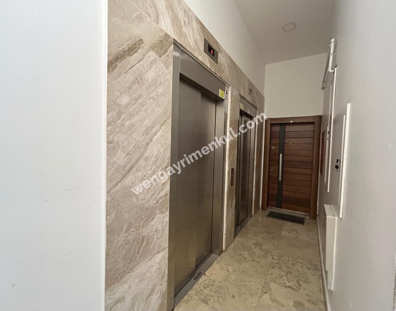 KADIKÖY MERDİVENKÖY ŞAİR ARŞİ CADDESİ ÜZERİNDE GENÇ BİNA GENİŞ 2+1 KİRALIK DAİRE