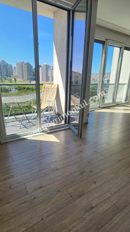 KADIKÖY MERDİVENKÖY ŞAİR ARŞİ CADDESİ ÜZERİNDE GENÇ BİNA GENİŞ 2+1 KİRALIK DAİRE