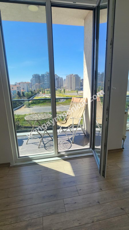 KADIKÖY MERDİVENKÖY ŞAİR ARŞİ CADDESİ ÜZERİNDE GENÇ BİNA GENİŞ 2+1 KİRALIK DAİRE