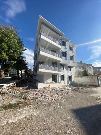 GÜVENAY - ÇORUM BAHÇELİEVLER MAH. HACI BEKTAŞ VELİ ORTA OKULU YANI SATILIK 3+1 DAİRE