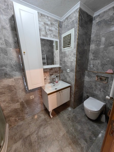 Yeşilpınar'da Otoparklı Yeni Bina'da 5.Kat Eşyalı Kiralık Daire