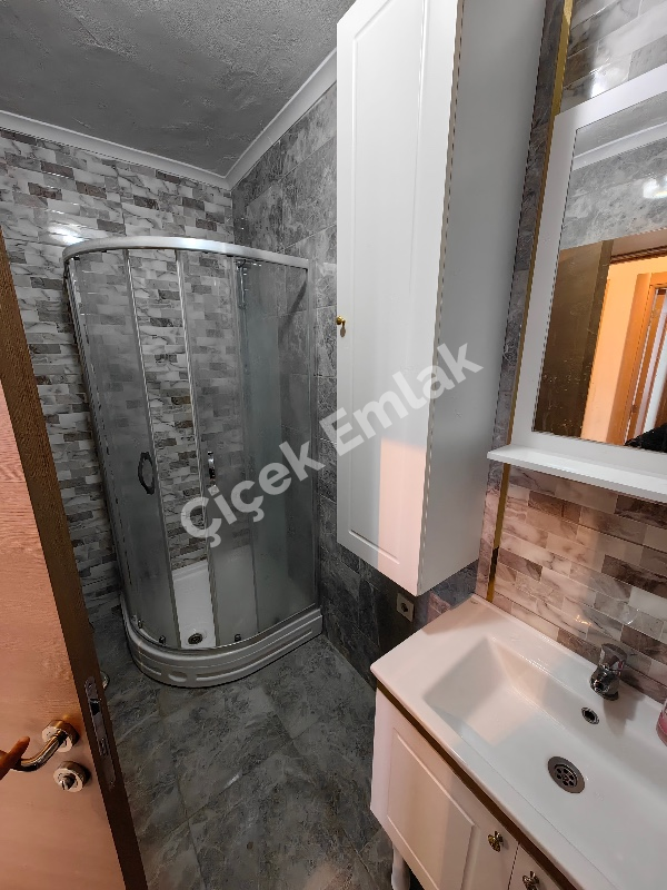 Yeşilpınar'da Otoparklı Yeni Bina'da 5.Kat Eşyalı Kiralık Daire