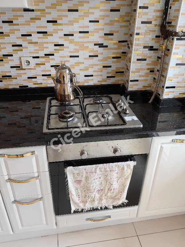 Yeşilpınar'da Otoparklı Yeni Bina'da 5.Kat Eşyalı Kiralık Daire