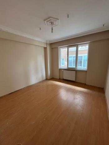 AFYON ÜÇOK EMLAKTAN MAREŞAL F ÇAKMAK MAH KİRALIK 3+1 TEMİZ BAKIMLI DAİRE