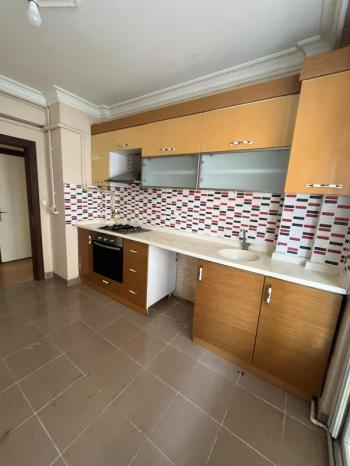 AFYON ÜÇOK EMLAKTAN MAREŞAL F ÇAKMAK MAH KİRALIK 3+1 TEMİZ BAKIMLI DAİRE