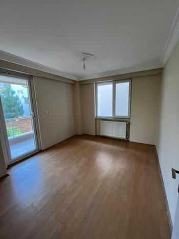 AFYON ÜÇOK EMLAKTAN MAREŞAL F ÇAKMAK MAH KİRALIK 3+1 TEMİZ BAKIMLI DAİRE