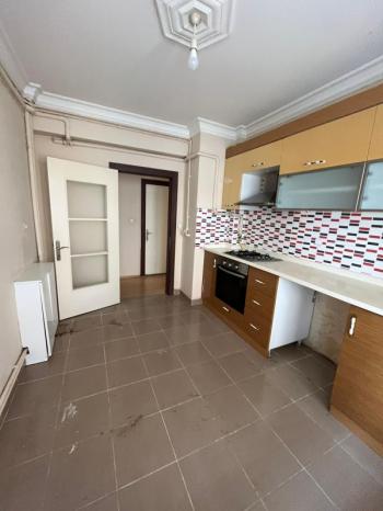 AFYON ÜÇOK EMLAKTAN MAREŞAL F ÇAKMAK MAH KİRALIK 3+1 TEMİZ BAKIMLI DAİRE