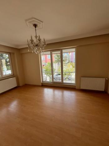 AFYON ÜÇOK EMLAKTAN MAREŞAL F ÇAKMAK MAH KİRALIK 3+1 TEMİZ BAKIMLI DAİRE