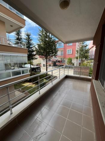 AFYON ÜÇOK EMLAKTAN MAREŞAL F ÇAKMAK MAH KİRALIK 3+1 TEMİZ BAKIMLI DAİRE