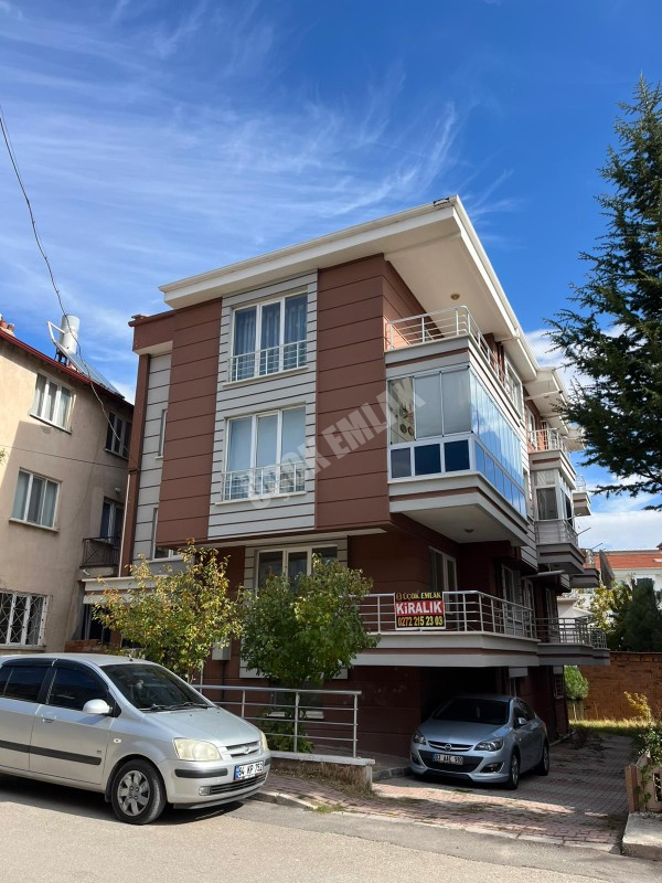 AFYON ÜÇOK EMLAKTAN MAREŞAL F ÇAKMAK MAH KİRALIK 3+1 TEMİZ BAKIMLI DAİRE