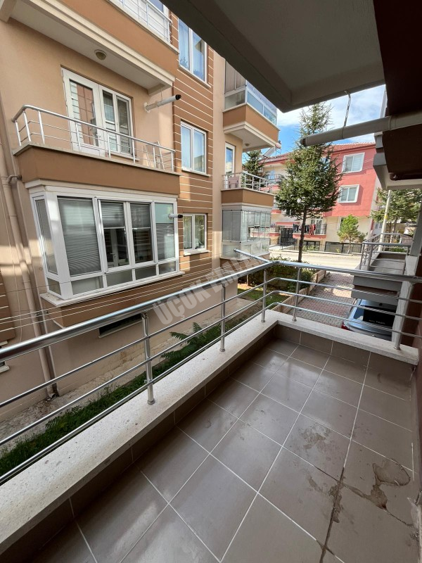 AFYON ÜÇOK EMLAKTAN MAREŞAL F ÇAKMAK MAH KİRALIK 3+1 TEMİZ BAKIMLI DAİRE