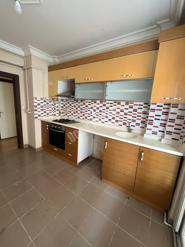 AFYON ÜÇOK EMLAKTAN MAREŞAL F ÇAKMAK MAH KİRALIK 3+1 TEMİZ BAKIMLI DAİRE