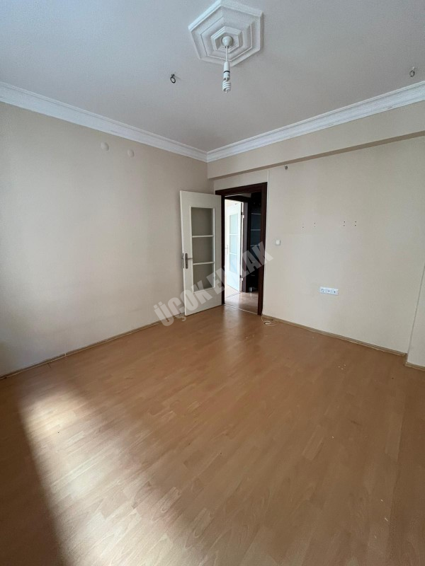 AFYON ÜÇOK EMLAKTAN MAREŞAL F ÇAKMAK MAH KİRALIK 3+1 TEMİZ BAKIMLI DAİRE