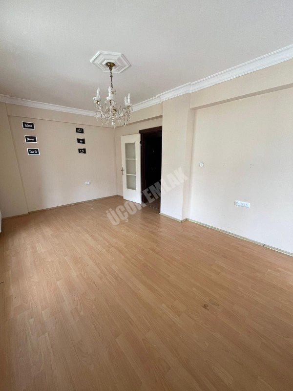 AFYON ÜÇOK EMLAKTAN MAREŞAL F ÇAKMAK MAH KİRALIK 3+1 TEMİZ BAKIMLI DAİRE