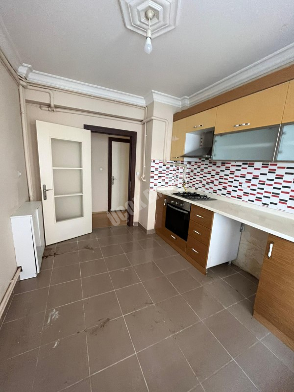 AFYON ÜÇOK EMLAKTAN MAREŞAL F ÇAKMAK MAH KİRALIK 3+1 TEMİZ BAKIMLI DAİRE