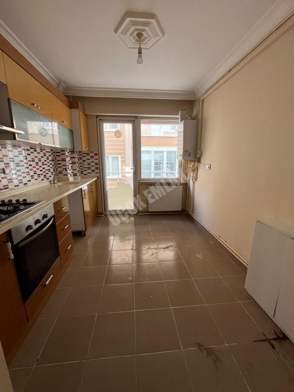 AFYON ÜÇOK EMLAKTAN MAREŞAL F ÇAKMAK MAH KİRALIK 3+1 TEMİZ BAKIMLI DAİRE