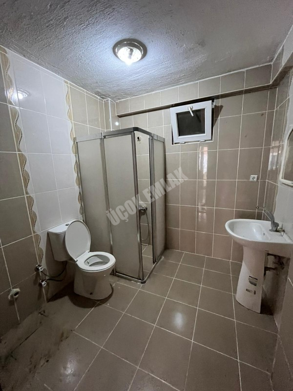 AFYON ÜÇOK EMLAKTAN MAREŞAL F ÇAKMAK MAH KİRALIK 3+1 TEMİZ BAKIMLI DAİRE