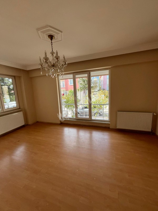 AFYON ÜÇOK EMLAKTAN MAREŞAL F ÇAKMAK MAH KİRALIK 3+1 TEMİZ BAKIMLI DAİRE