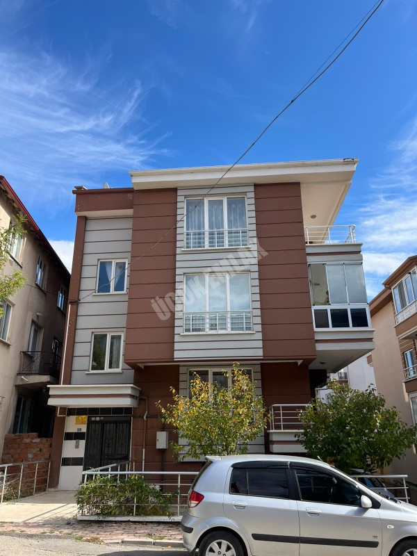 AFYON ÜÇOK EMLAKTAN MAREŞAL F ÇAKMAK MAH KİRALIK 3+1 TEMİZ BAKIMLI DAİRE