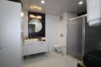 ASLAN'DAN DENİZE SIFIR SİTEDE HAVUZLU GENİŞ 2+1