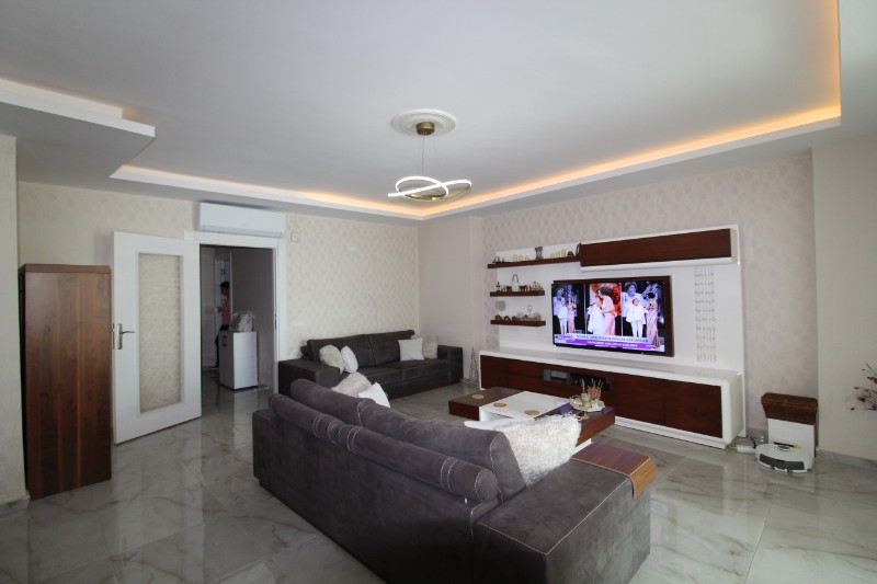 ASLAN'DAN DENİZE SIFIR SİTEDE HAVUZLU GENİŞ 2+1