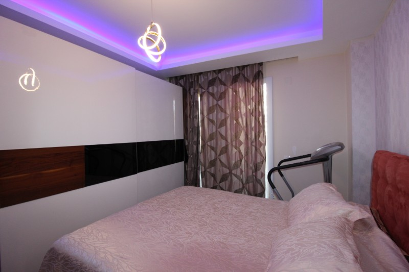 ASLAN'DAN DENİZE SIFIR SİTEDE HAVUZLU GENİŞ 2+1