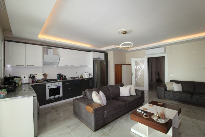 ASLAN'DAN DENİZE SIFIR SİTEDE HAVUZLU GENİŞ 2+1