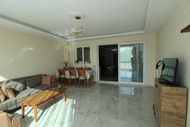 ASLAN'DAN DENİZE SIFIR SİTEDE HAVUZLU GENİŞ 2+1