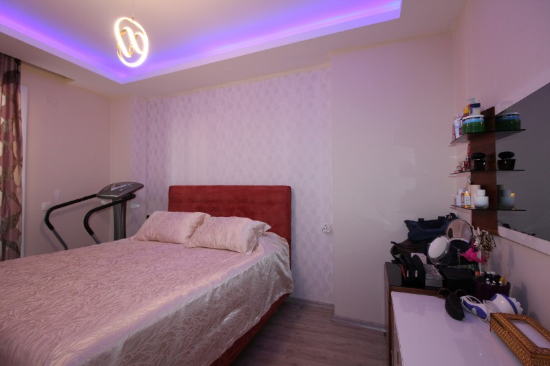 ASLAN'DAN DENİZE SIFIR SİTEDE HAVUZLU GENİŞ 2+1