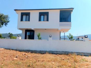 Akyeniköy Didim’de Satılık Tam Müstakil 3+1 Villa – 325 m² Bahçeli, Sıfır & İskanlı