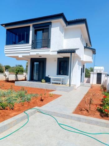 Akyeniköy Didim’de Satılık Tam Müstakil 3+1 Villa – 325 m² Bahçeli, Sıfır & İskanlı