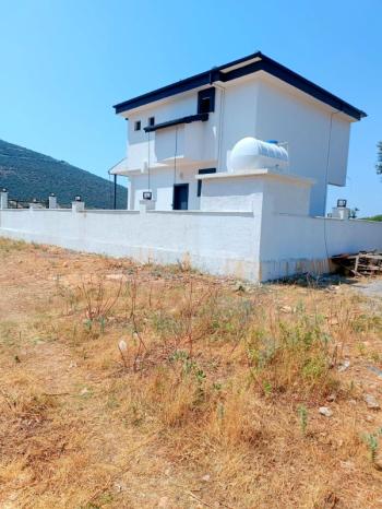 Akyeniköy Didim’de Satılık Tam Müstakil 3+1 Villa – 325 m² Bahçeli, Sıfır & İskanlı