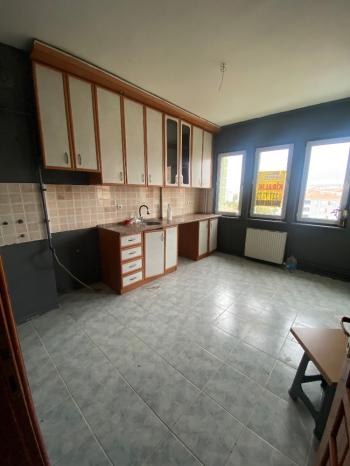 GÜVENAY - ÇORUM YAZI ÇARŞI AKPINAR CADDE ÜZERİ KİRALIK DAİRE