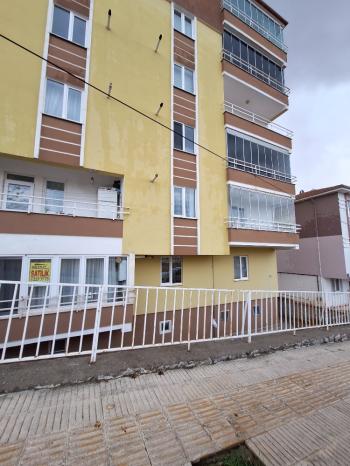 GÜVENAY - ÇORUM BAHÇELİEVLER BAHAR 1. CADDESİ ÜZERİ  2+1 SATILIK DAİRE