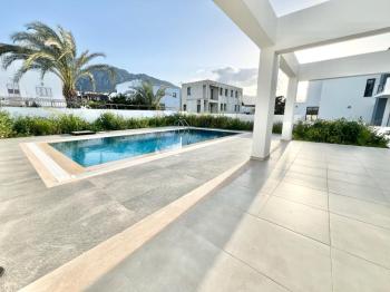 Kıbrıs Girne Karaoğlanoğlu Kervansaray Plajına Yürüme Mesafesinde Havuzlu 3+1 Kiralık Müstakil Villa