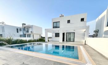 Kıbrıs Girne Karaoğlanoğlu Kervansaray Plajına Yürüme Mesafesinde Havuzlu 3+1 Kiralık Müstakil Villa