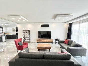 Kıbrıs Girne Karaoğlanoğlu Kervansaray Plajına Yürüme Mesafesinde Havuzlu 3+1 Kiralık Müstakil Villa