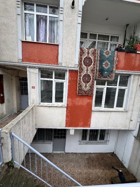 Akşemsettin'de Giriş Kat Balkonlu 2+1 Büyük Kiralık Daire