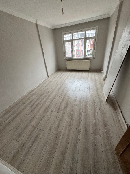 Akşemsettin'de Giriş Kat Balkonlu 2+1 Büyük Kiralık Daire