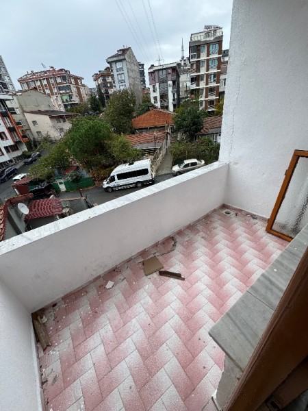 Akşemsettin'de Giriş Kat Balkonlu 2+1 Büyük Kiralık Daire