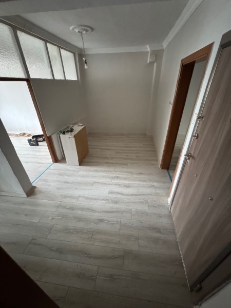 Akşemsettin'de Giriş Kat Balkonlu 2+1 Büyük Kiralık Daire