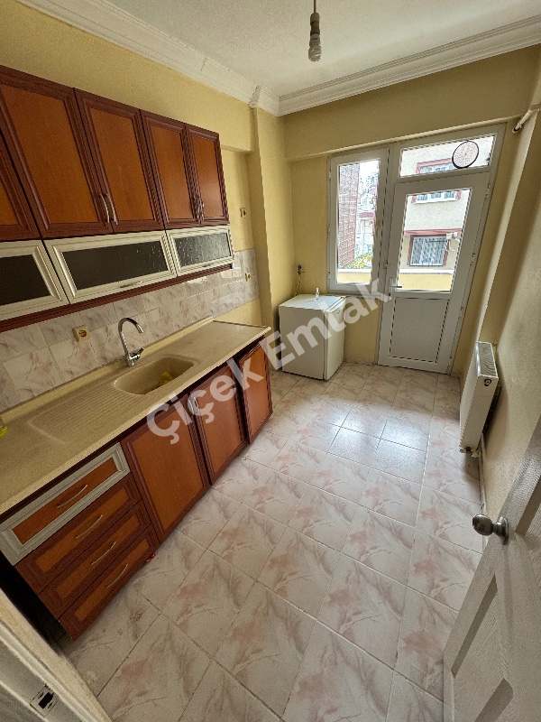 Çırçır'da Metro'ya 2 Dk Düzayak 2+1 & 1.Kat Balkonlu Kiralık Daire
