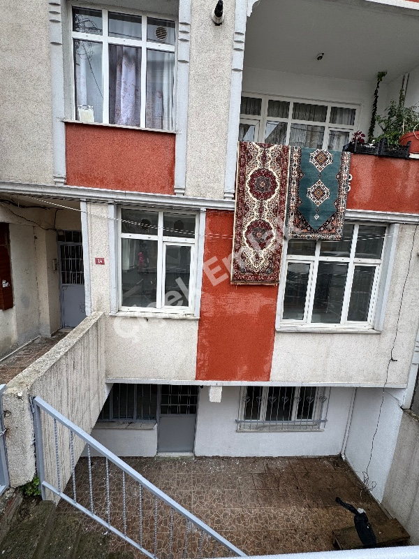 Akşemsettin'de Giriş Kat Balkonlu 2+1 Büyük Kiralık Daire