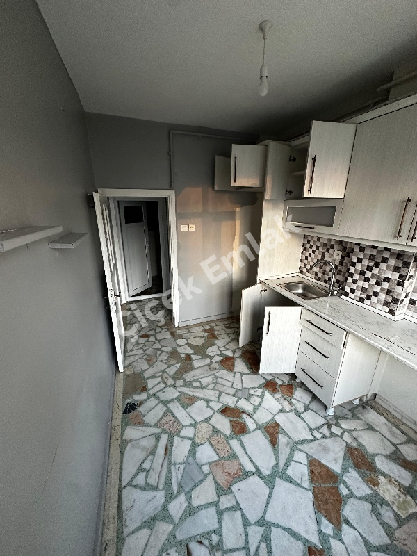 Yeşilpınar'da Metro'ya 5 Dk 1+1 Arakat Kiralık Daire