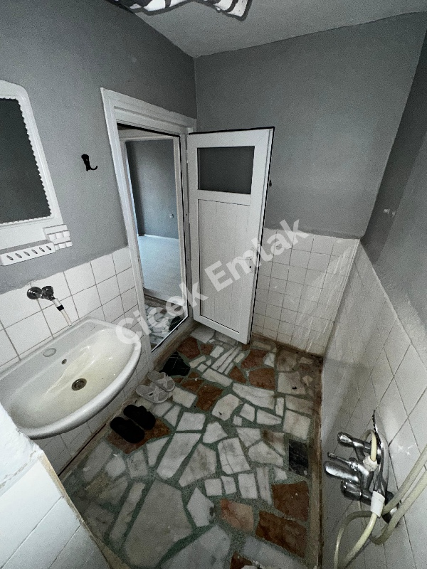 Yeşilpınar'da Metro'ya 5 Dk 1+1 Arakat Kiralık Daire