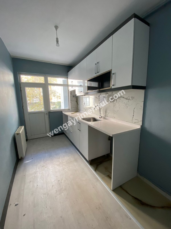 İÇİ KOPLE YENİLENMİŞ ÇİFT BALKONLU KİRALIK GENİŞ DAİRE